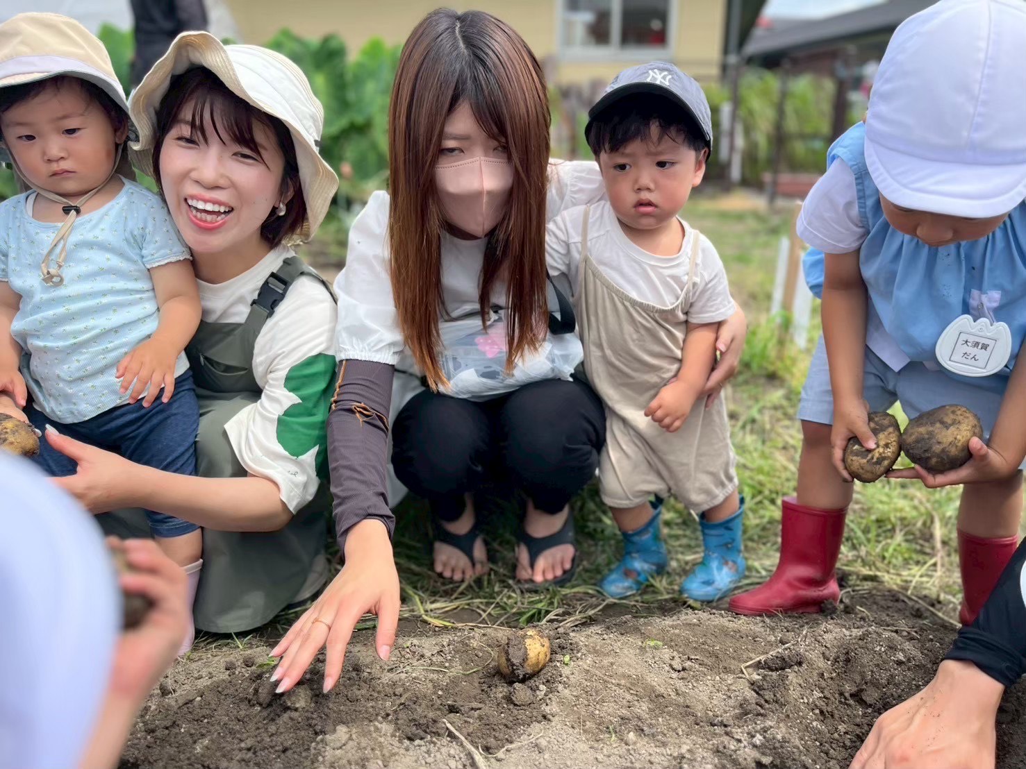 1歳児・2歳児対象<br>親子教室  「大きな手小さな手」